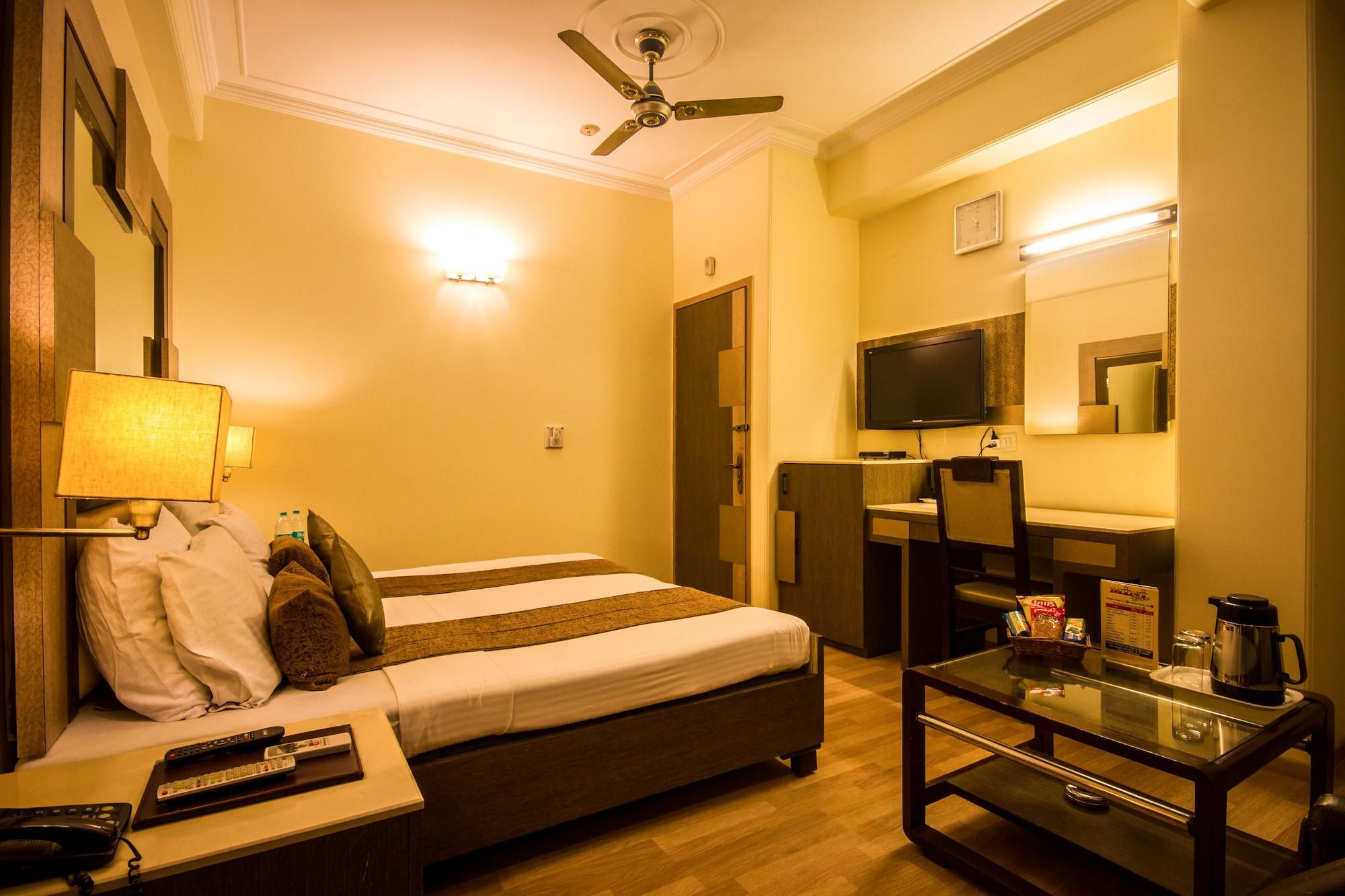 The Suncourt Hotel Yatri New Delhi Exterior photo